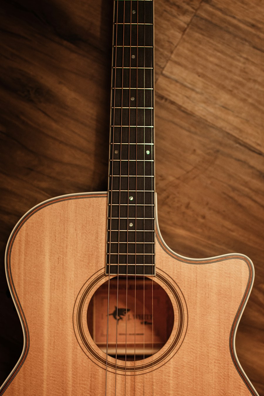 Akustik gitar
